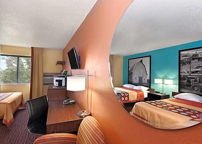 Super 8 By Wyndham Motel